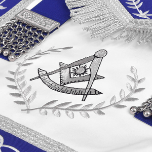 Tablier de maître de loge bleu - Broderie argentée avec ruban bleu, couronne et franges, broderie personnalisée et présentation de qualité supérieure. - Product Image 4
