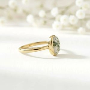 Bague de promesse minimaliste en argent sterling 925 avec cabochon ovale en agate mousse naturelle véritable sertie clos - Product Image 5
