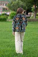 Veste pour femme en velours noir élégamment conçue, ornée de broderies Suzani complexes, art traditionnel et style moderne, manteau pour filles
