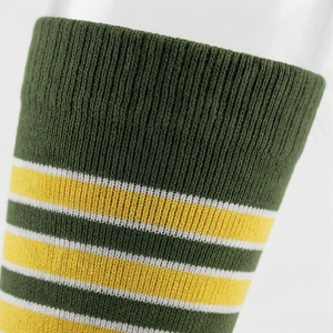 Chaussettes rayées vertes jusqu'aux genoux avec bandes jaunes et blanches, chaussettes de basket-ball en coton respirant pour adultes, à porter en été - Product Image 4