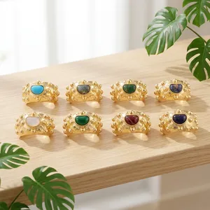 Anillo de diseño ajustable de latón con cuentas chapado en oro de 18 quilates con turquesa howlite de lujo al por mayor, joyería de moda a bajo precio. - Product Image 2