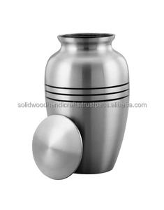 Urnes funéraires décoratives en laiton faites à la main pour hommes et femmes - Product Image 2