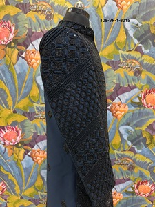 Sherwani Indo-Occidental Bleu Marine Premium pour Hommes, Motif Géométrique en Grille Circulaire, Broderie Noire, Costume de Marié - Product Image 3
