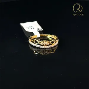 Belle bague en or avec détails en diamant, design moderne élégant pour femmes, bijou élégant pour tous les jours, cadeau, bague tendance intemporelle - Product Image 2