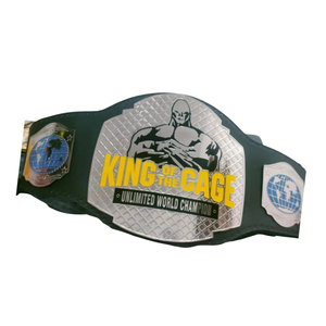 Cinturón de Campeón Mundial King of the Cage Unlimited, Correa Negra con Diseño Plateado y Amarillo, Cinturón de Lucha MMA de Primera Calidad para Fanáticos - Product Image 3