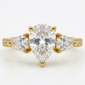 Bague de fiançailles classique pour femme en or plaqué 18 carats avec trois pierres, diamant taille poire, de la marque LY Thai Jewelry Wholesale Factory - Product Image 1