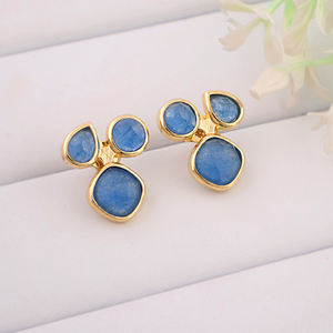 Boucles d'oreilles clous en pierres précieuses pour usage quotidien, jade bleu taille damier, petite paire de clous, plaqué or 18 carats, boucles d'oreilles mixtes à trois formes de pierres précieuses - Product Image 3