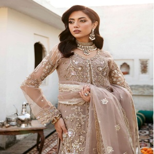 พร้อมสวมชุดปักแฮนด์เมดสําหรับผู้หญิงบนชีฟองหรูหรา 3 ชิ้นสวมใส่โดย Ramsha งานแต่งงาน 3 - Product Image 4