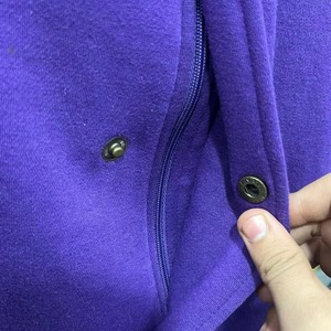 แจ็คเก็ตเบสบอลสไตล์ฮิปฮอปสำหรับผู้ชาย ขายส่ง สำหรับฤดูหนาว ระบายอากาศได้ดี ผลิตจากโพลีเอสเตอร์ 100% แบบ Varsity ติดกระดุมด้านหน้า - Product Image 3