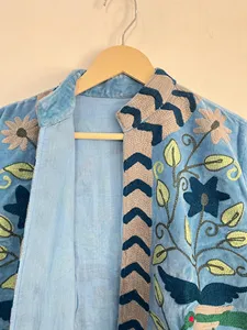 Chaqueta de Terciopelo Otoño-Invierno con Bordado Suzani de Pájaros, Estilo Boho Étnico con Patrón Floral, Chaqueta Corta Hecha a Mano, Prenda Exterior Vintage para Mujer - Product Image 3