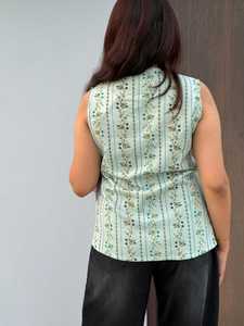 เสื้อครอปแขนกุดพิมพ์ลายดอกไม้สีเขียวมิ้นท์สำหรับผู้หญิง ทรงหลวม สไตล์ลำลอง เหมาะกับกางเกงยีนส์ ใส่ได้ทุกวันในช่วงฤดูร้อน - Product Image 6