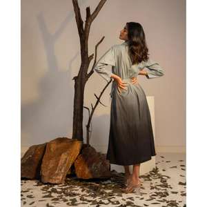 Vestido tipo chaqueta midi ombré para mujer, con cinturón, estilo trench indo-occidental, diseño contemporáneo para fiestas. - Product Image 4