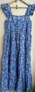 Robe maxi bohème bleue et blanche joyeuse pour l'été, imprimée à la main, à fleurs, sans manches, en coton, avec col carré, robe maxi longue - Product Image 2