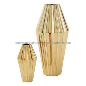 Vase à fleurs en métal moderne conçu pour des arrangements floraux élégants et une utilisation décorative - Product Image 5