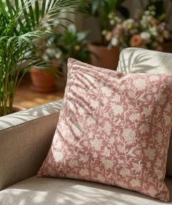Funda de Cojín Cuadrada con Estampado Floral Tradicional en Rosa Empolvado y Crema, Directo de Fábrica, 18X18 - Product Image 3