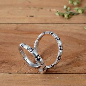 แหวนเงินแท้ 925 ทำมือ สำหรับผู้มีอาการปวดข้อ ดีไซน์ลายชนเผ่าประดับเพชรและลายจุด ปรับขนาดได้ ช่วยพยุงข้อต่อ - Product Image 4