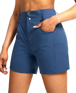 Shorts de sport taille haute pour femmes, couleur unie, séchage rapide, coupe sportive avec poches, tricoté en spandex et polyester - Product Image 1