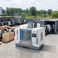Centre d'usinage vertical avec lubrification et refroidissement automatiques pour la précision des pièces métalliques et des moules en aluminium