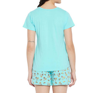 Ensemble de t-shirts à manches courtes et shorts au-dessus du genou pour femmes, coupe ajustée, col rond, avec logo personnalisé, couleur unie, 100% coton respirant - Product Image 4