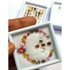 ทัวร์มาลีน 77.4 กะรัต ทับทิมกรุงเทพ 235 กะรัต อเมทิสต์เจียระไน 233 กะรัต ทับทิม 45 กะรัต และทัวร์มาลีน 130 กะรัต - รายการที่จองไว้สำหรับนูร์ - Product Image 1