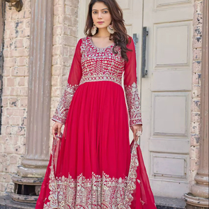 Conjunto de Kurta Anarkali Moderno de Georgette Sintético Pesado para Mujer de Ramdev Trading con Dupatta, Pantalones y Bordados de Lentejuelas de 5mm de Secado Rápido para Fiesta - Product Image 1