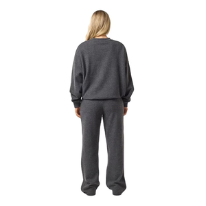 Ensemble de survêtement premium pour femme gris foncé avec sweat à capuche en polaire confortable et pantalon large – Tenue d'hiver décontractée - Product Image 3