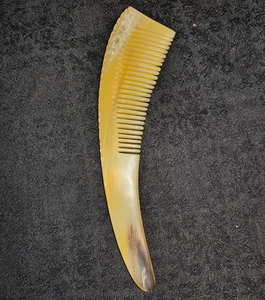 Peigne en corne naturelle artisanal, taille personnalisée et en promotion, élégante décoration capillaire pour femme, couleur naturelle - Product Image 4