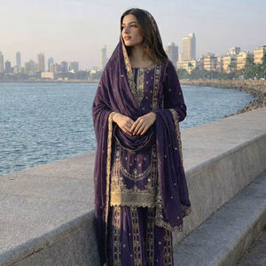 Ensemble palazzo de soirée de créateur avec dupatta richement brodée - Product Image 1