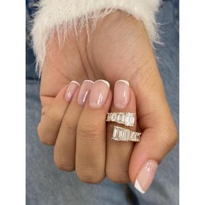 Anillo de compromiso de banda abierta de oro amarillo macizo con diamante de corte esmeralda, anillo llamativo con diamante cultivado en laboratorio, regalo de boda de lujo - Product Image 2