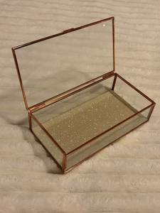Boîte à bijoux moderne en verre polygonal avec couvercle à charnière, base miroir, 1 niveau de rangement, présentoir personnalisable pour la maison - Product Image 6
