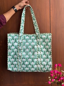 Sac fourre-tout matelassé en coton pour femme, fait main, imprimé au bloc de Jaipur, écologique, sac à bandoulière avec fermeture éclair, sac de voyage, sac à bandoulière matelassé - Product Image 2