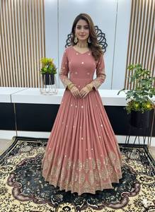 Conjunto de Vestido Anarkali de Diseñador con Dupatta, Georgette Sintético Pesado con Bordado y Lentejuelas, Mangas Largas, 49 Pulgadas de Largo - Product Image 5