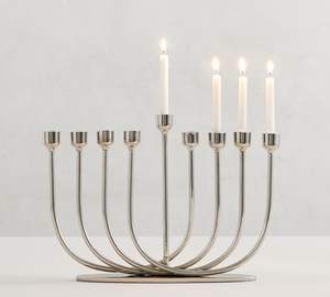 Menorah de Metal Plateado Pulido, Estilo Moderno de Ramas, Decoración Minimalista para el Hogar, Adorno de Hanukkah - Product Image 4