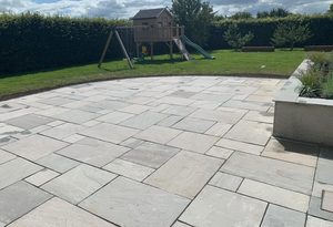 Pierre de pavé moderne et durable K Stone Kandla Gray Sand Stone, finition brute, pour aménagement paysager intérieur et extérieur, revêtement mural, patios - Product Image 6