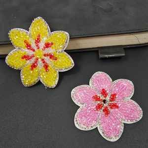 Breloques de sac élégantes en perles de rocaille pour sacs à main et cabas, breloques de sac brodées de perles de rocaille colorées au look unique - Product Image 1