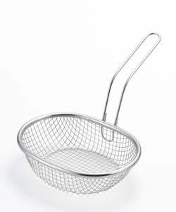 Cesta para rebozar clásica de acero inoxidable con mango largo para freír de forma segura y manipular alimentos con facilidad - Product Image 3