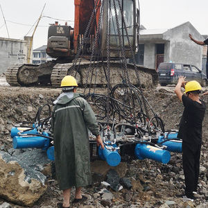 Casse-pieux hydraulique professionnel écologique pour le renforcement des <span class=keywords><strong>barrages</strong></span> et des levées - Product Image 2