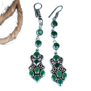 Pendientes Colgantes de Estilo Bohemio, Étnico y Tribal con Piedra Verde, Venta al por Mayor |   Pendientes de Latón Hechos a Mano, Joyería al por Mayor para Mujer - Product Image 1