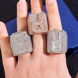 Bague de déclaration de luxe Hip Hop en argent sterling 925, sertie de moissanite et de diamants, avec lettre personnalisée, unisexe, édition bijoux de mode pour soirée - Product Image 2