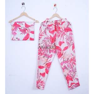 ชุดนอนผ้าฝ้ายอินเดียพรีเมียมสำหรับผู้หญิง ลายพิมพ์บล็อกด้วยมือ ลายดอกไม้ เสื้อพร้อมกางเกงขาสั้น ชุดนอนทันสมัย สวมใส่สบาย เหมาะสำหรับงานปาร์ตี้ - Product Image 2