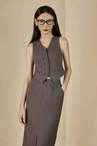 Chaleco de mujer de sarga de diseño americano con cuello en V, de un solo botón, teñido liso, de lana peinada - Estilo estructurado para oficina KA11 - Product Image 4