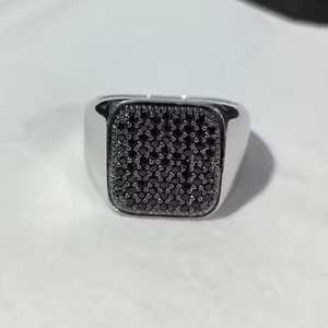 Anillo de banda ancha con diamante de moissanita negra de corte redondo para hombre, plata 925 original con pavé, joyería fina, regalo sorpresa para pareja - Product Image 1