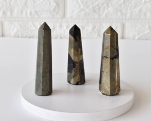 Obélisque/Tour en Pyrite le Plus Vendu, Artisanat en Cristal de Qualité Supérieure, Outil de Méditation, Cristal de 1 kg pour Acheteurs en Gros - Product Image 4