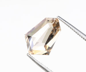 Diamante de laboratorio CVD de 2.0 quilates, corte escudo, color champán elegante, claridad VVS-VS, color elegante, personalizable para anillo. - Product Image 5