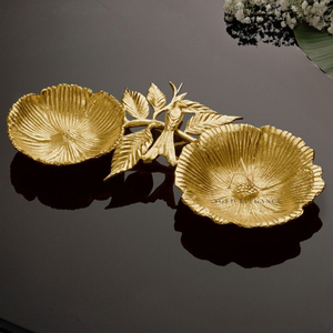 Élégant bol en métal doré à double fleur avec poignée en forme de branche d'oiseau central pour organisateur de bureau de luxe, décoration intérieure et service - Product Image 1