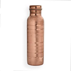Bouteille d'eau vintage en cuivre rose doré, finition gravée linéaire, artisanale, pour boisson bien-être, cadeau de luxe pour la cuisine - Product Image 2