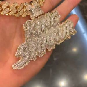 Pendentif Papillon Personnalisé Sertie de Diamants Moissanite, Collier Insecte Micro-Pavé en Argent 925, Bijou de Luxe avec Pierre Bleue, Style Statement - Product Image 3