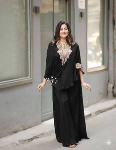 Conjunto de Blusa y Pantalón Palazzo de Chinon Bordado con Diseño Étnico Fusionado para Invierno, Traje de Fiesta de Boda para Mujer, Atuendo Diwali, Materiales Reciclados - Product Image 5