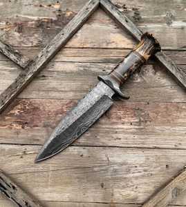 Cuchillo de Caza con Hoja de Acero de Damasco y Mango Texturizado, Cuchillo de Supervivencia para Exteriores - Product Image 3