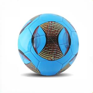 Ballon de football léger avec logo personnalisé et construction cousue à la machine - Product Image 5